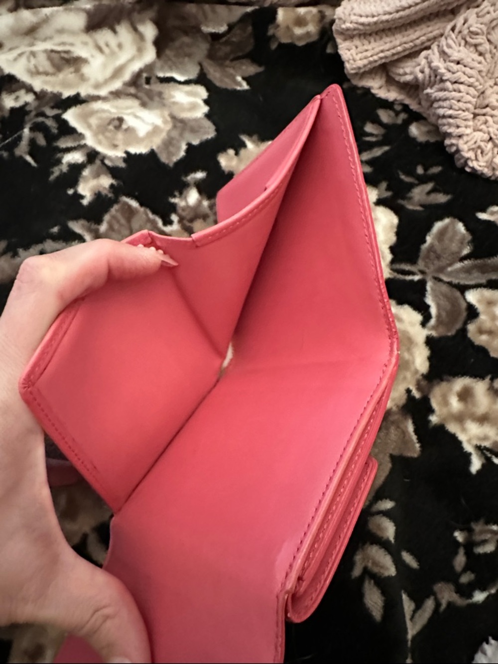 Louis Vuitton Glossy hot Pink Vernis Small Wallet - Picture 4 of 12